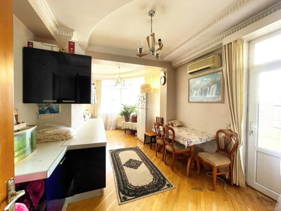 Satılır 3 otaqlı mənzil 165 m²