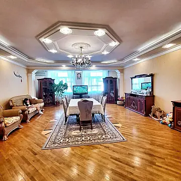 Satılır 3 otaqlı mənzil 165 m² — Bakı, İnşaatçılar 3 otaq 165.00 m²