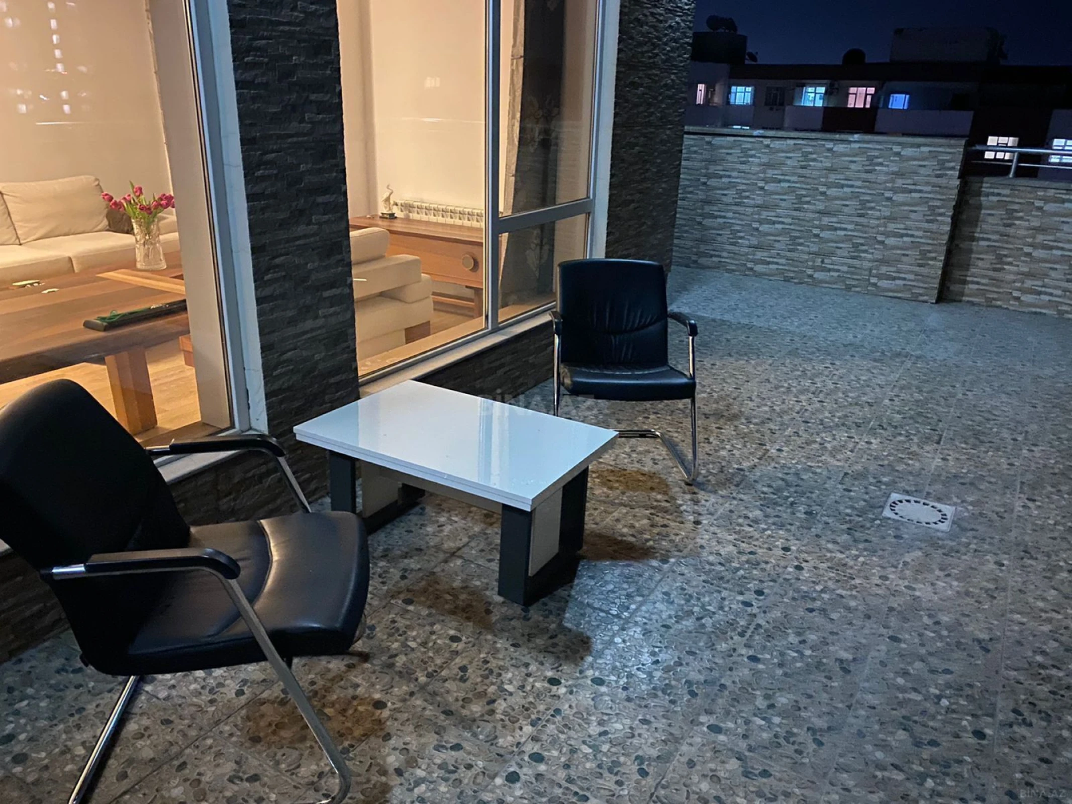 Satılır 2 otaqlı mənzil 124 m²