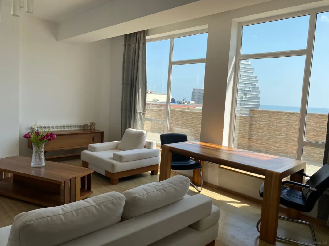 Satılır 2 otaqlı mənzil 124 m²