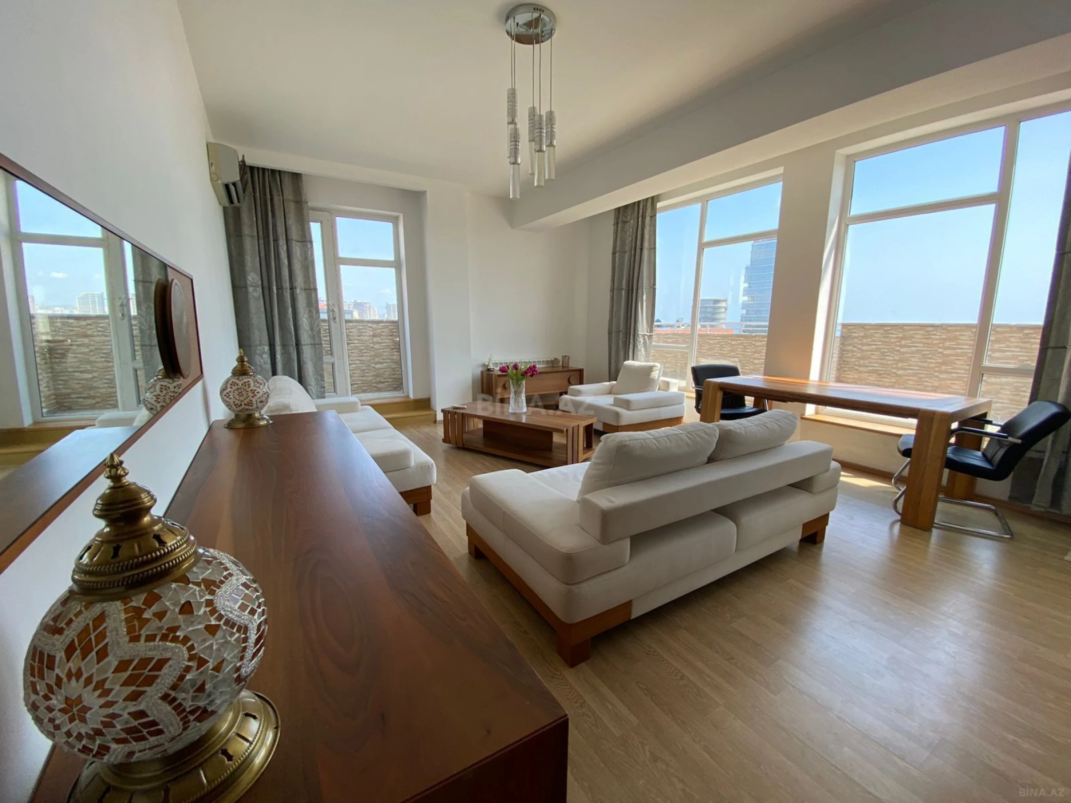 Satılır 2 otaqlı mənzil 124 m²