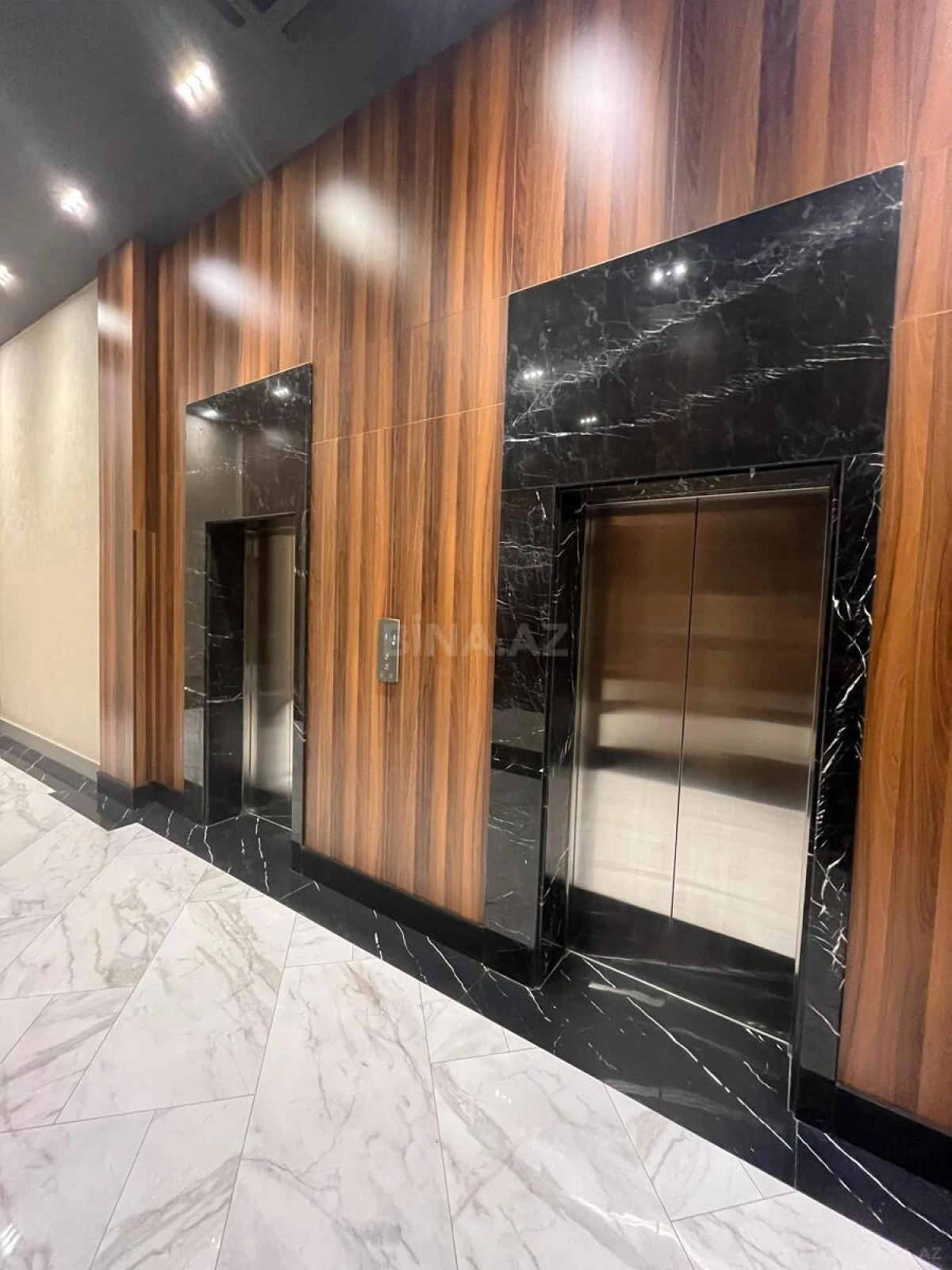 Satılır 5 otaqlı mənzil 396 m²