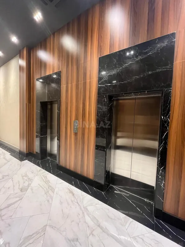 Satılır 5 otaqlı mənzil 396 m²