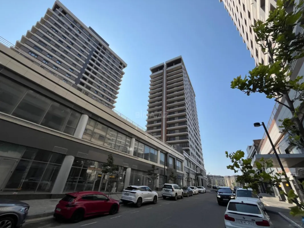 Satılır 5 otaqlı mənzil 396 m²