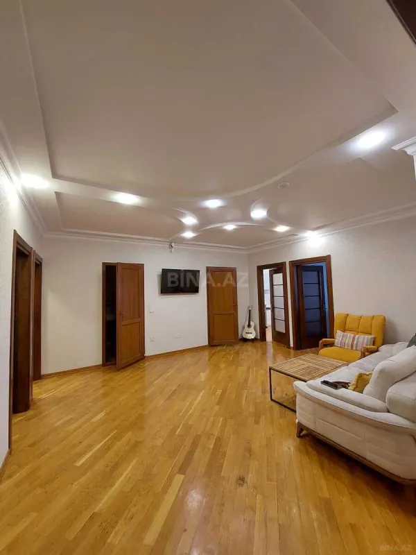 Kirayə verilir 3 otaqlı mənzil 135 m²