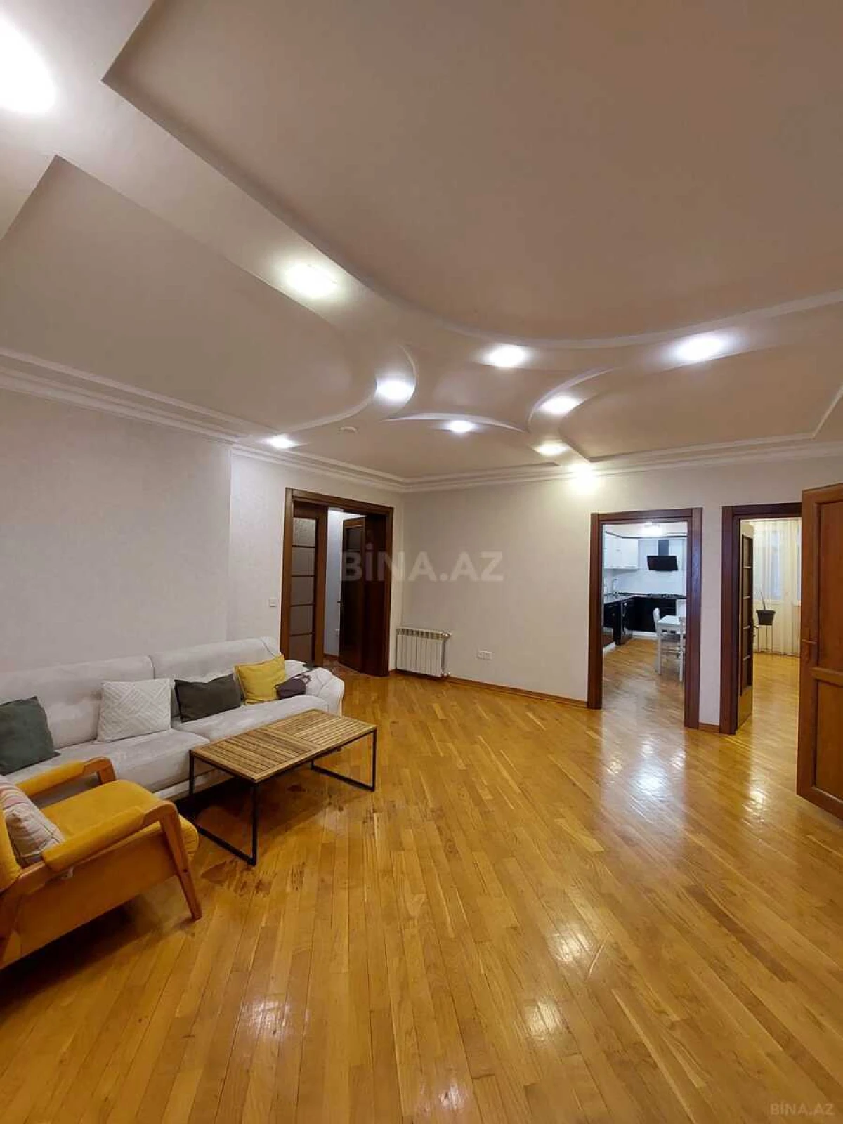 Kirayə verilir 3 otaqlı mənzil 135 m²