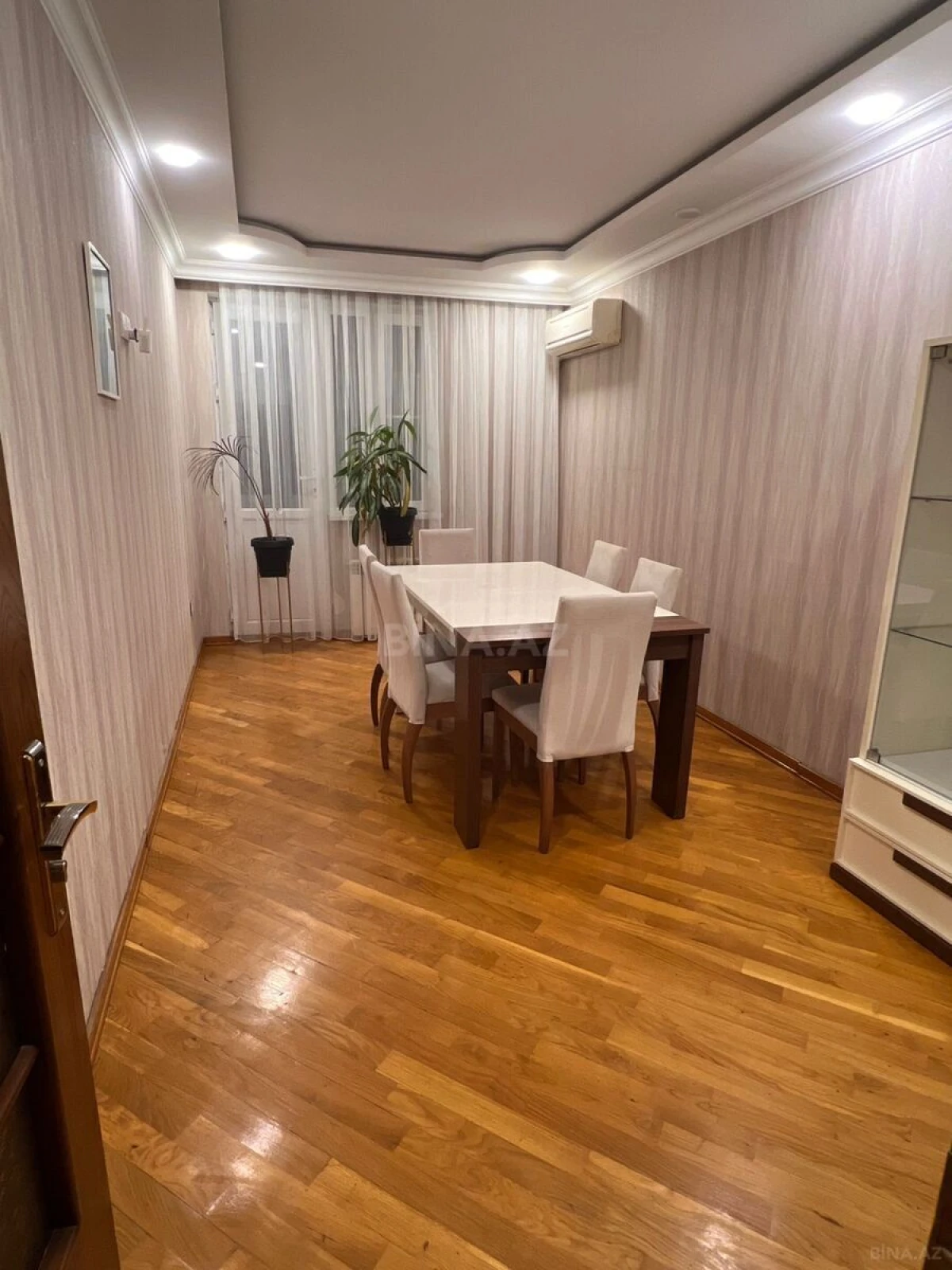Kirayə verilir 3 otaqlı mənzil 135 m²