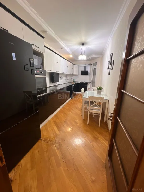 Kirayə verilir 3 otaqlı mənzil 135 m²