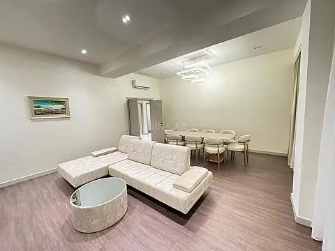 Kirayə verilir 3 otaqlı mənzil 140 m²