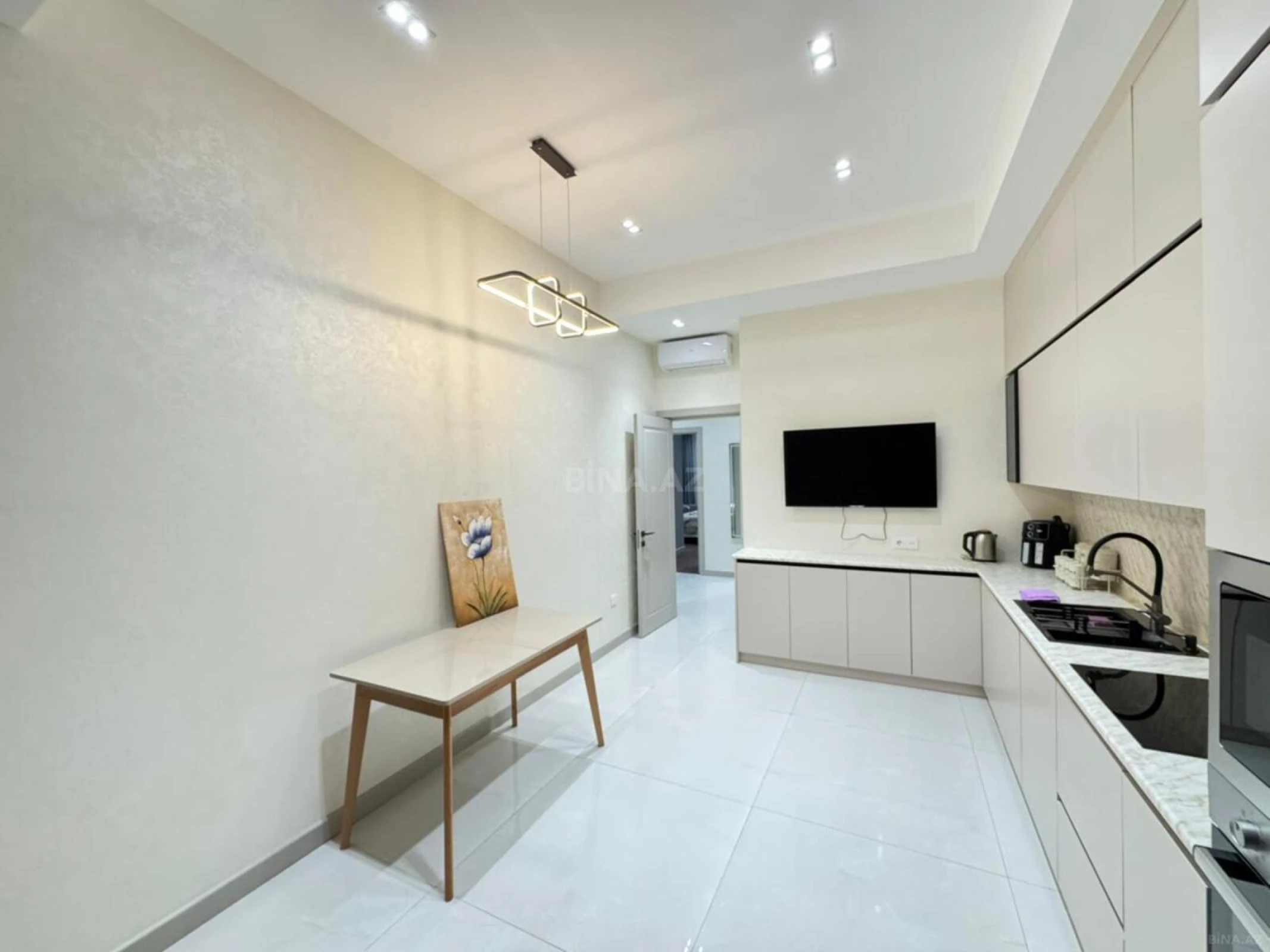 Kirayə verilir 3 otaqlı mənzil 140 m²