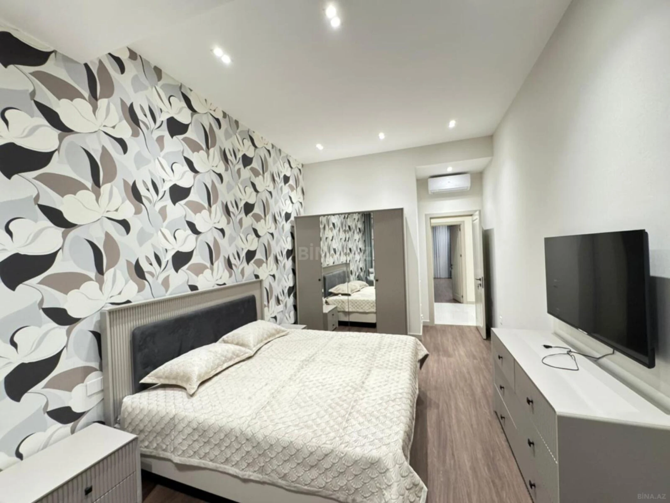 Kirayə verilir 3 otaqlı mənzil 140 m²