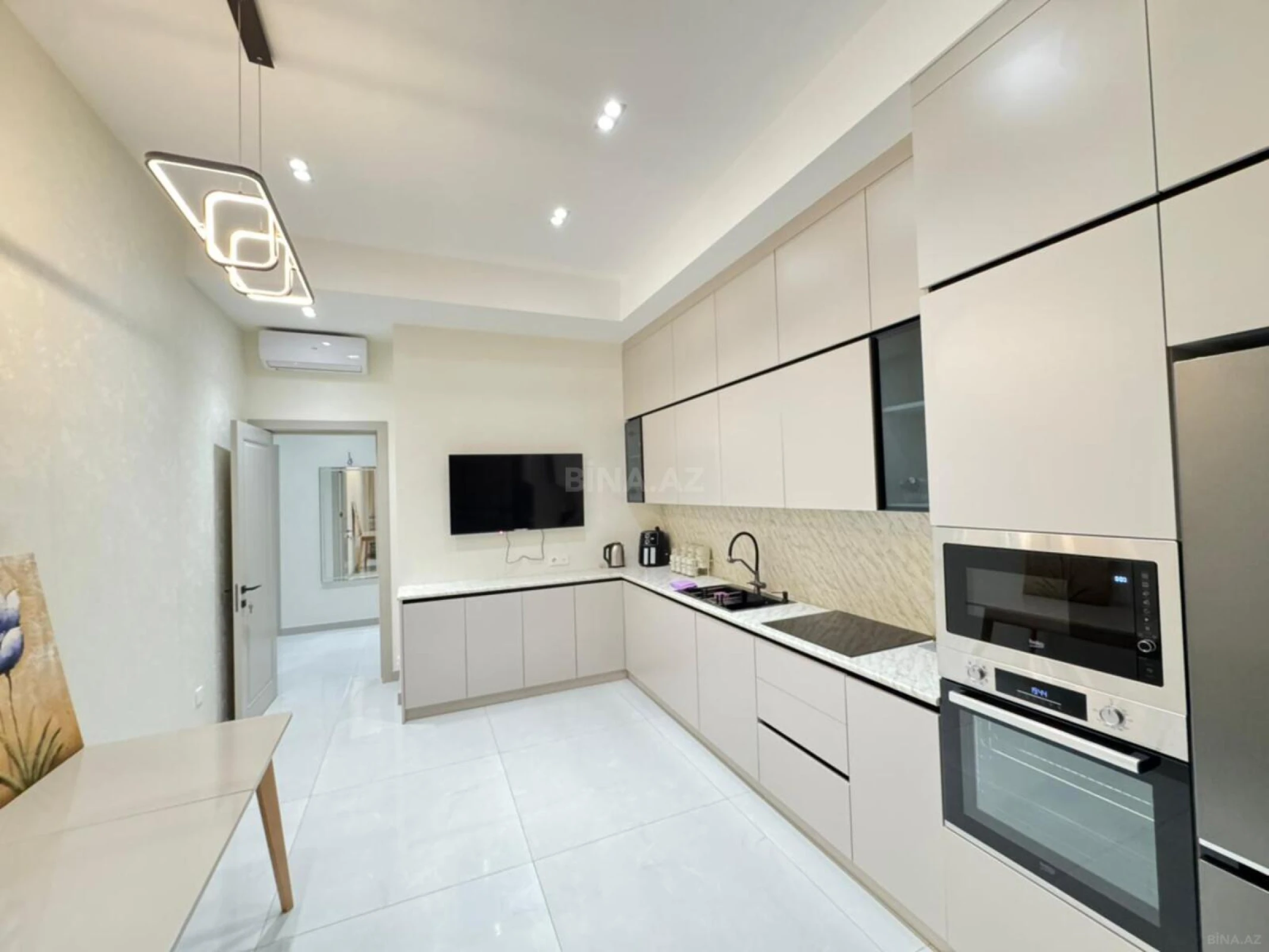 Kirayə verilir 3 otaqlı mənzil 140 m²