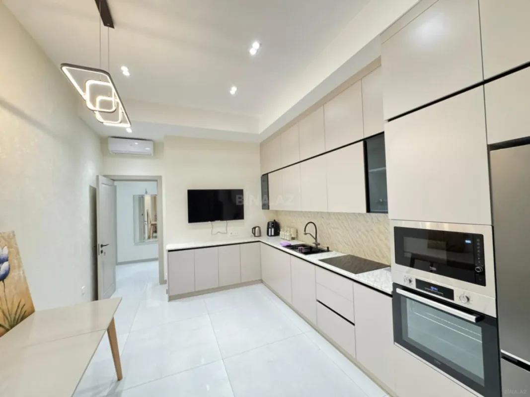 Kirayə verilir 3 otaqlı mənzil 140 m²