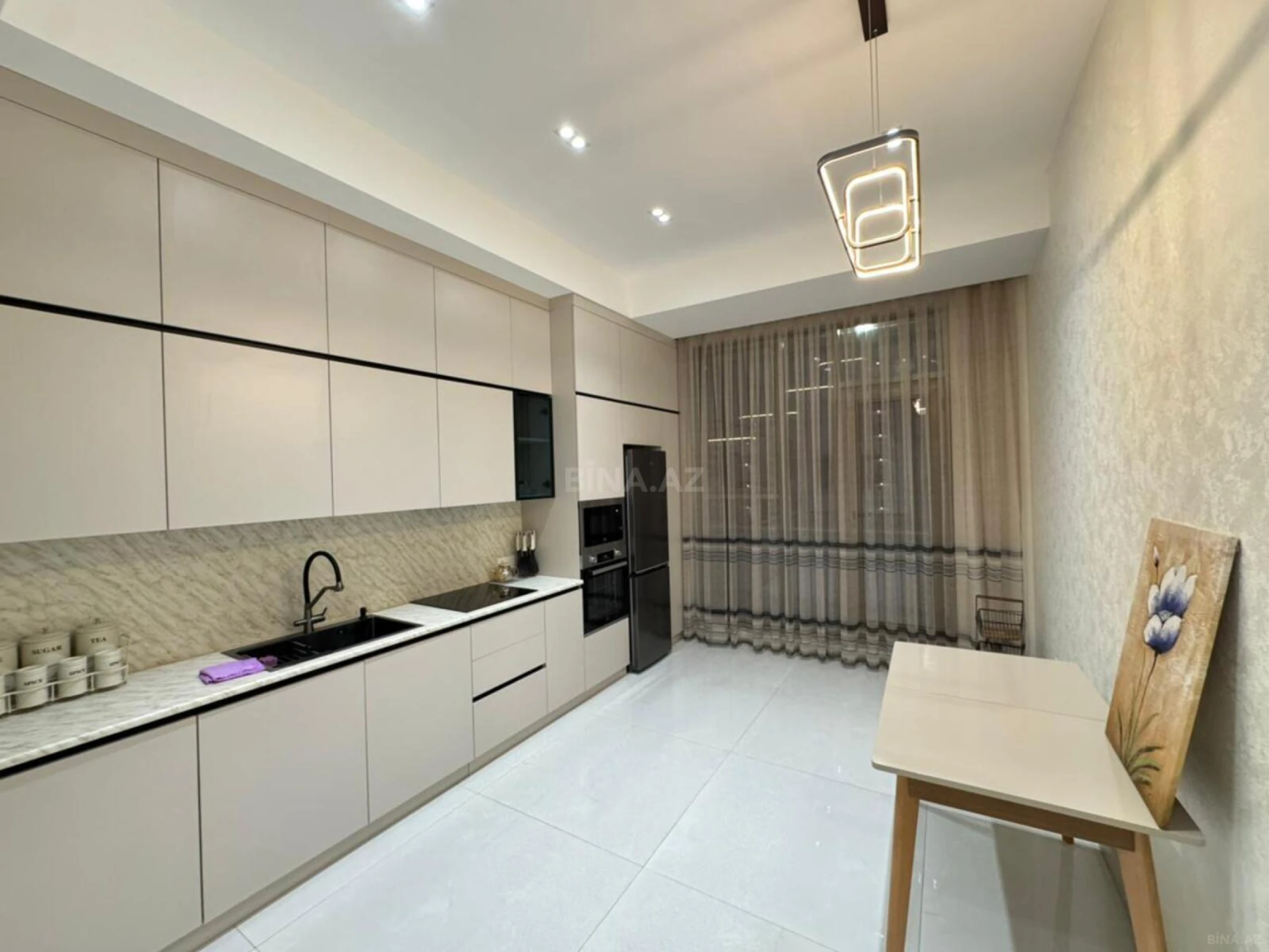 Kirayə verilir 3 otaqlı mənzil 140 m²