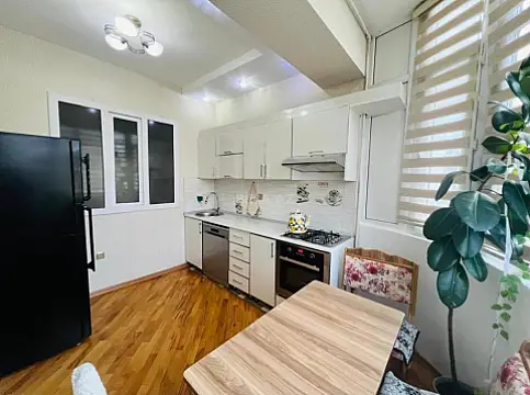 Satılır 3 otaqlı mənzil 95 m²