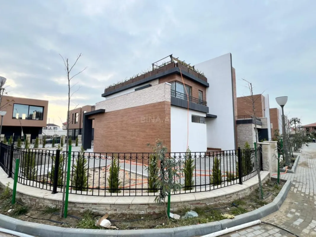 Satılır 8 otaqlı mənzil 523 m²