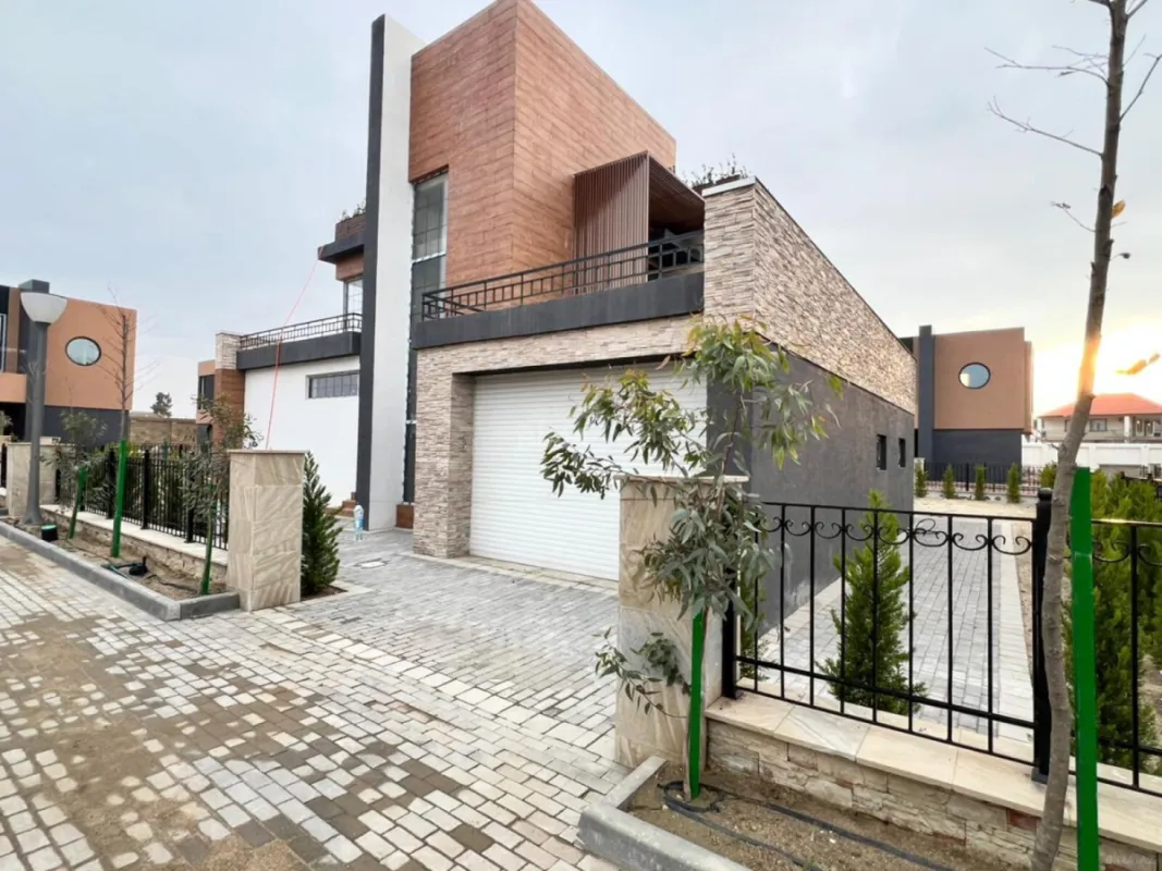 Satılır 8 otaqlı mənzil 523 m²