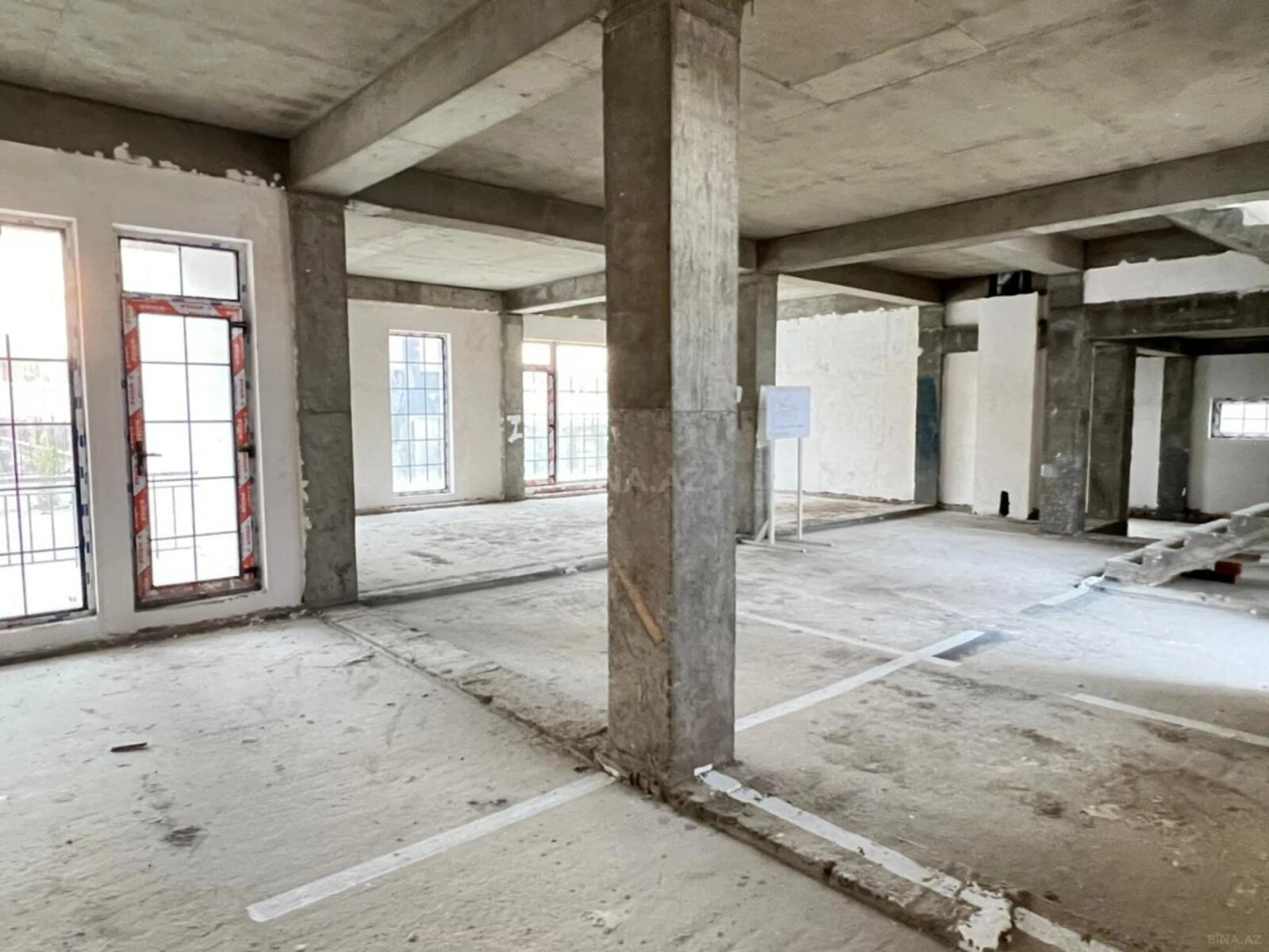 Satılır 8 otaqlı mənzil 523 m²