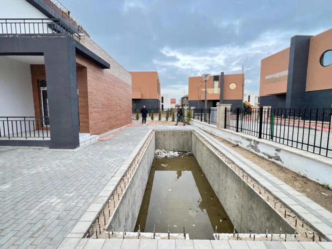 Satılır 8 otaqlı mənzil 523 m²