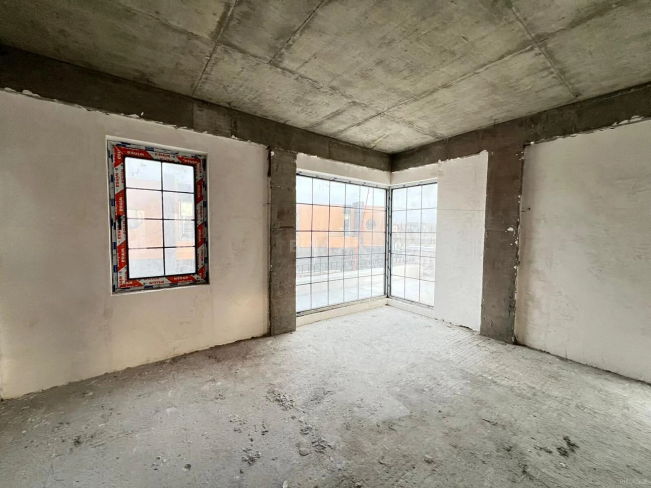 Satılır 8 otaqlı mənzil 523 m²
