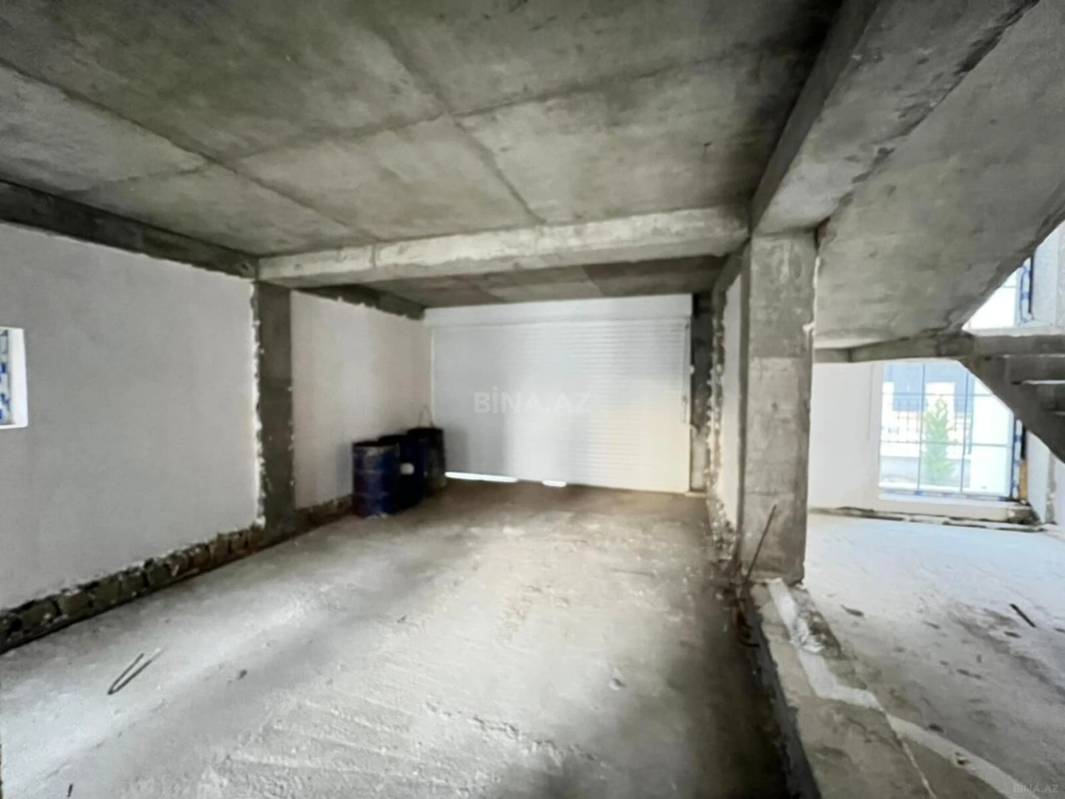 Satılır 8 otaqlı mənzil 523 m²