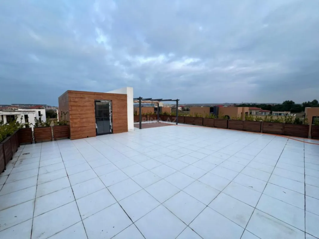 Satılır 8 otaqlı mənzil 523 m²