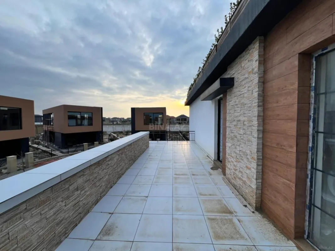 Satılır 8 otaqlı mənzil 523 m²