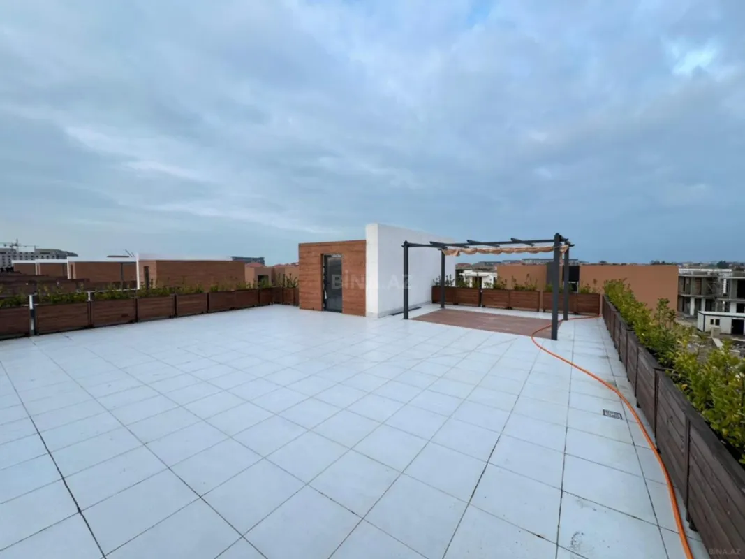 Satılır 8 otaqlı mənzil 523 m²