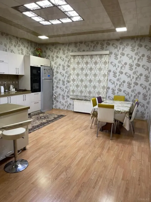 Satılır 5 otaqlı həyət evi 200 m²