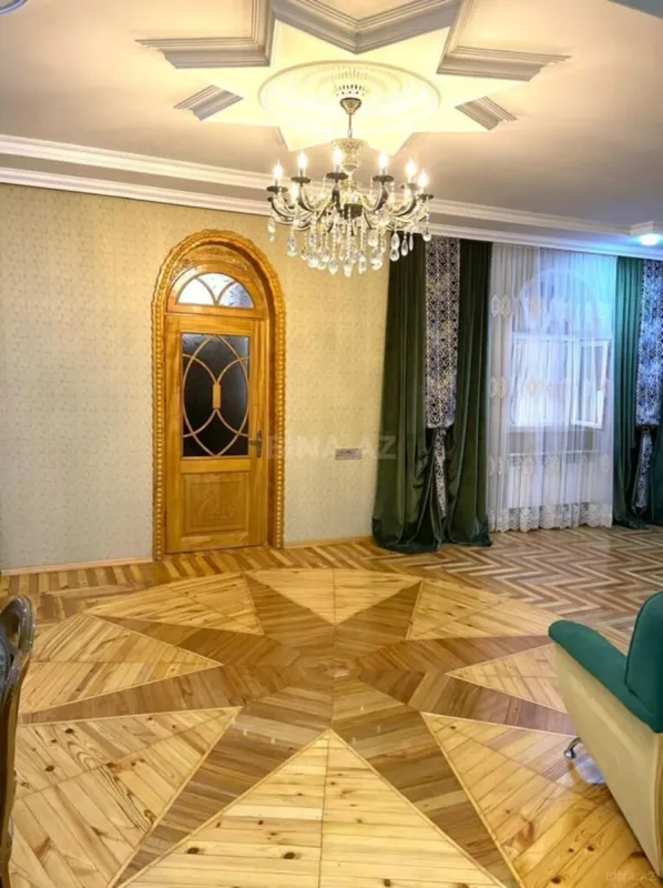 Satılır 5 otaqlı həyət evi 200 m²