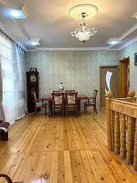 Satılır 5 otaqlı həyət evi 200 m²