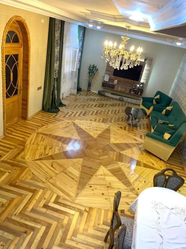 Satılır 5 otaqlı həyət evi 200 m²