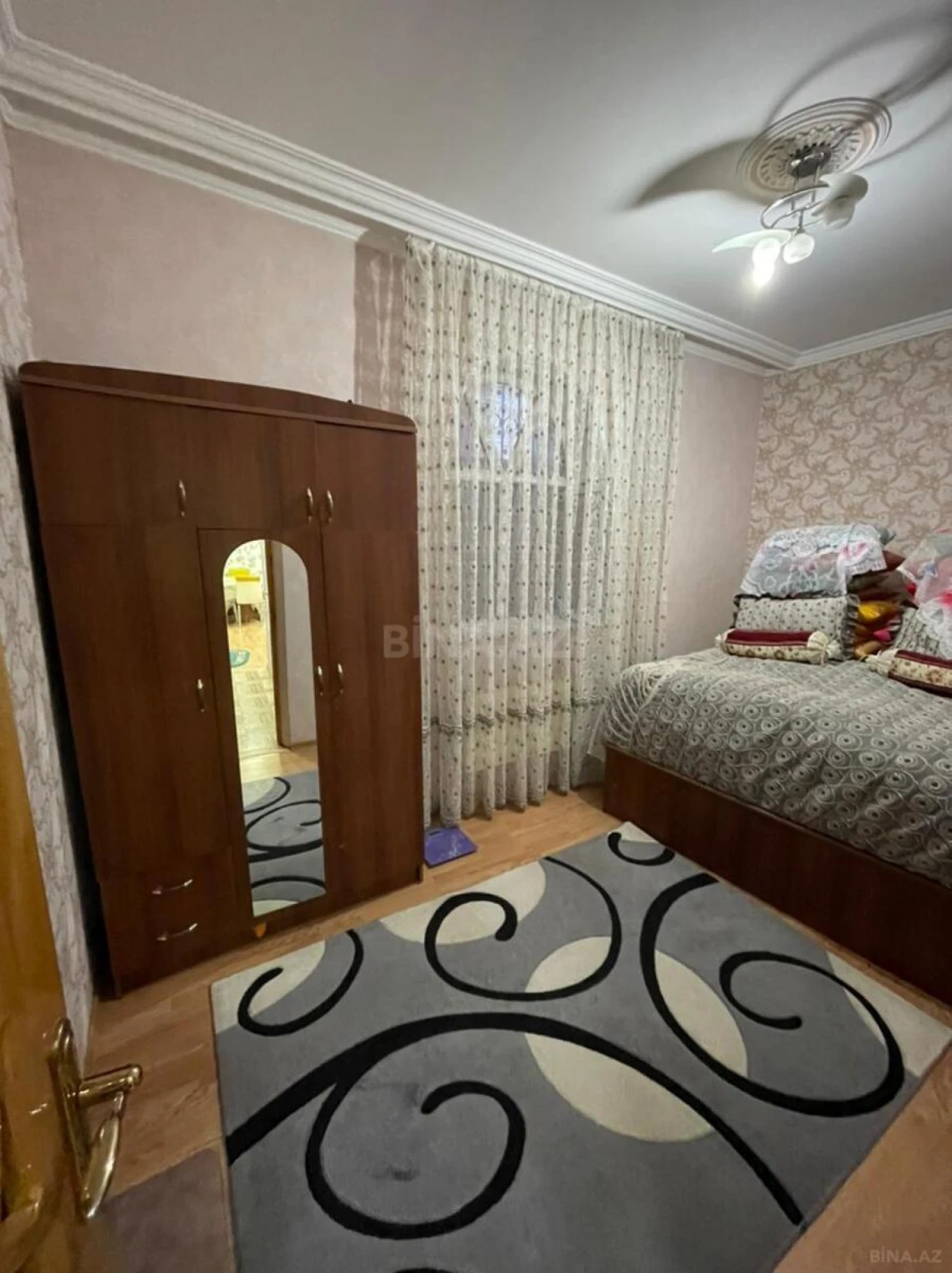 Satılır 5 otaqlı həyət evi 200 m²