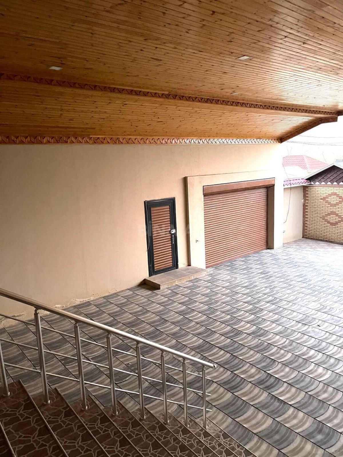 Satılır 5 otaqlı həyət evi 200 m²