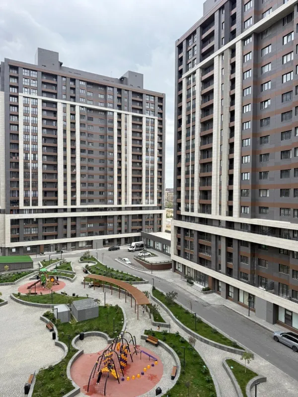 Kirayə verilir 2 otaqlı mənzil 67 m²