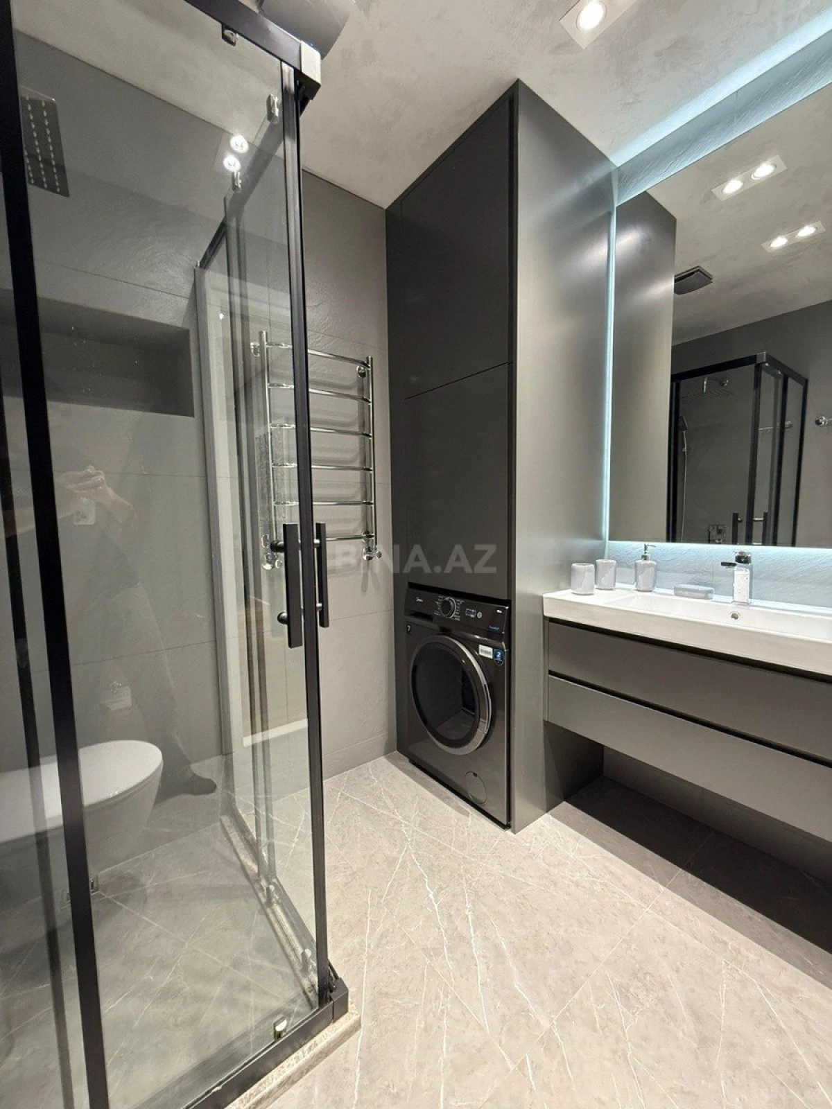 Kirayə verilir 2 otaqlı mənzil 67 m²