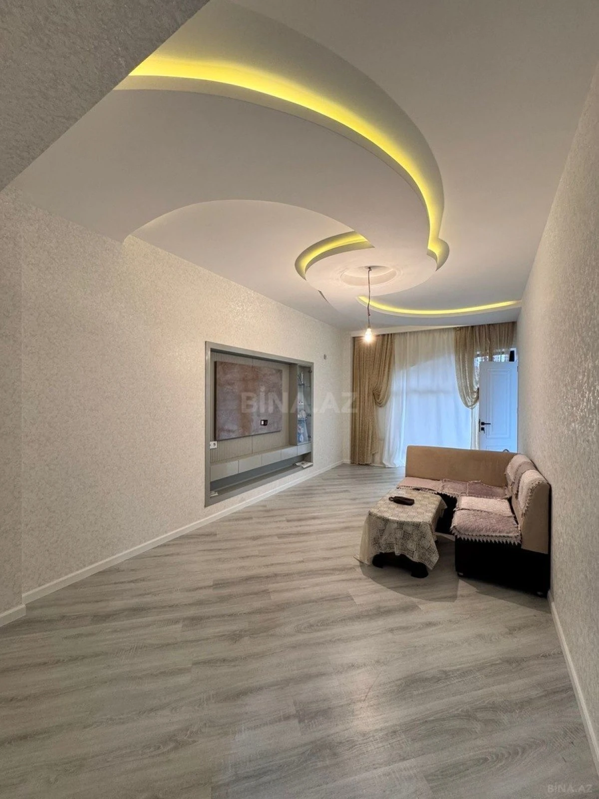 Satılır 2 otaqlı mənzil 67 m²