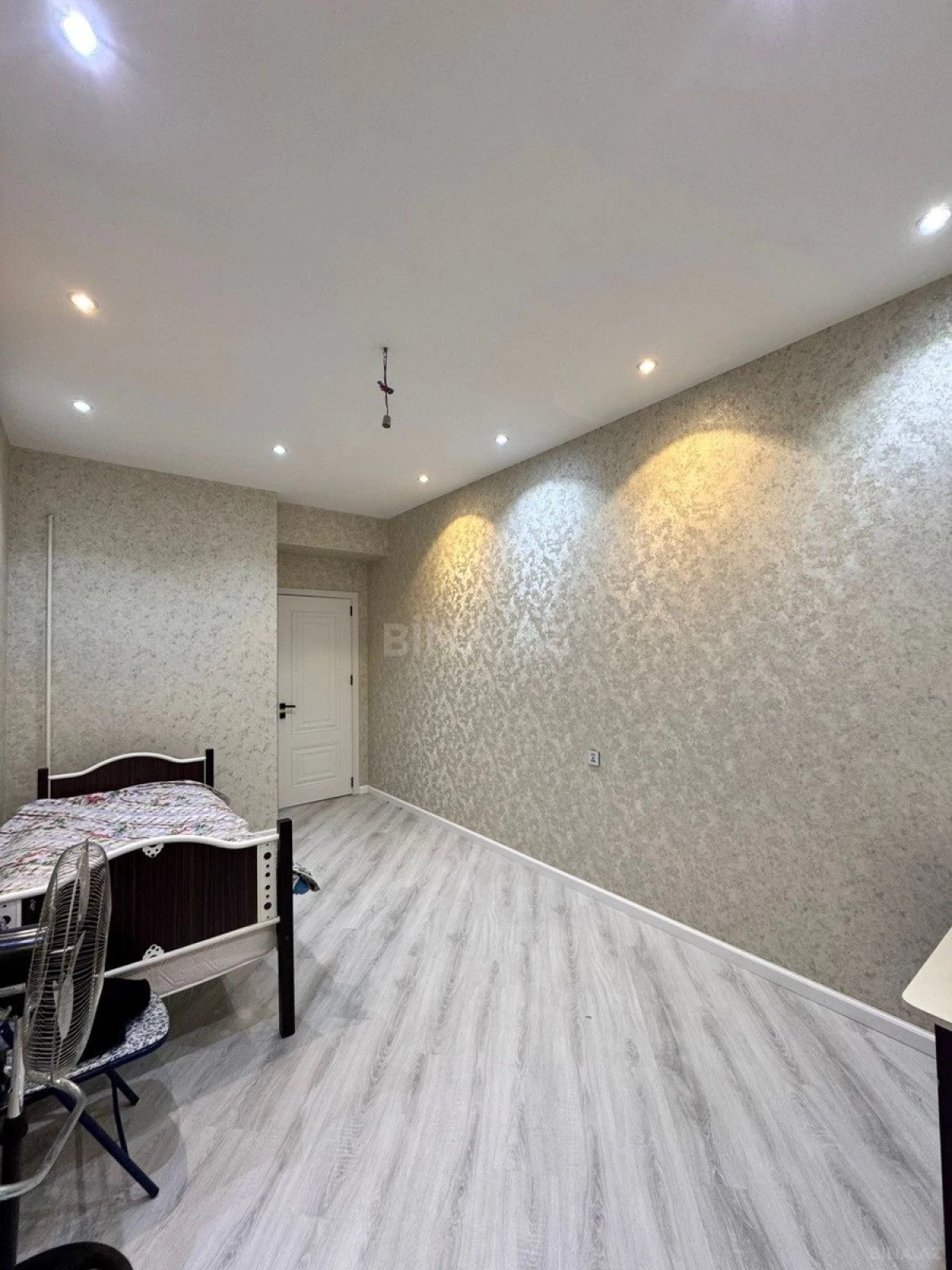Satılır 2 otaqlı mənzil 67 m²