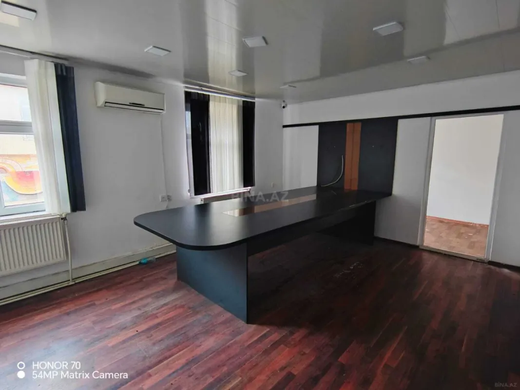 Kirayə verilir 10 otaqlı ofis 400 m²