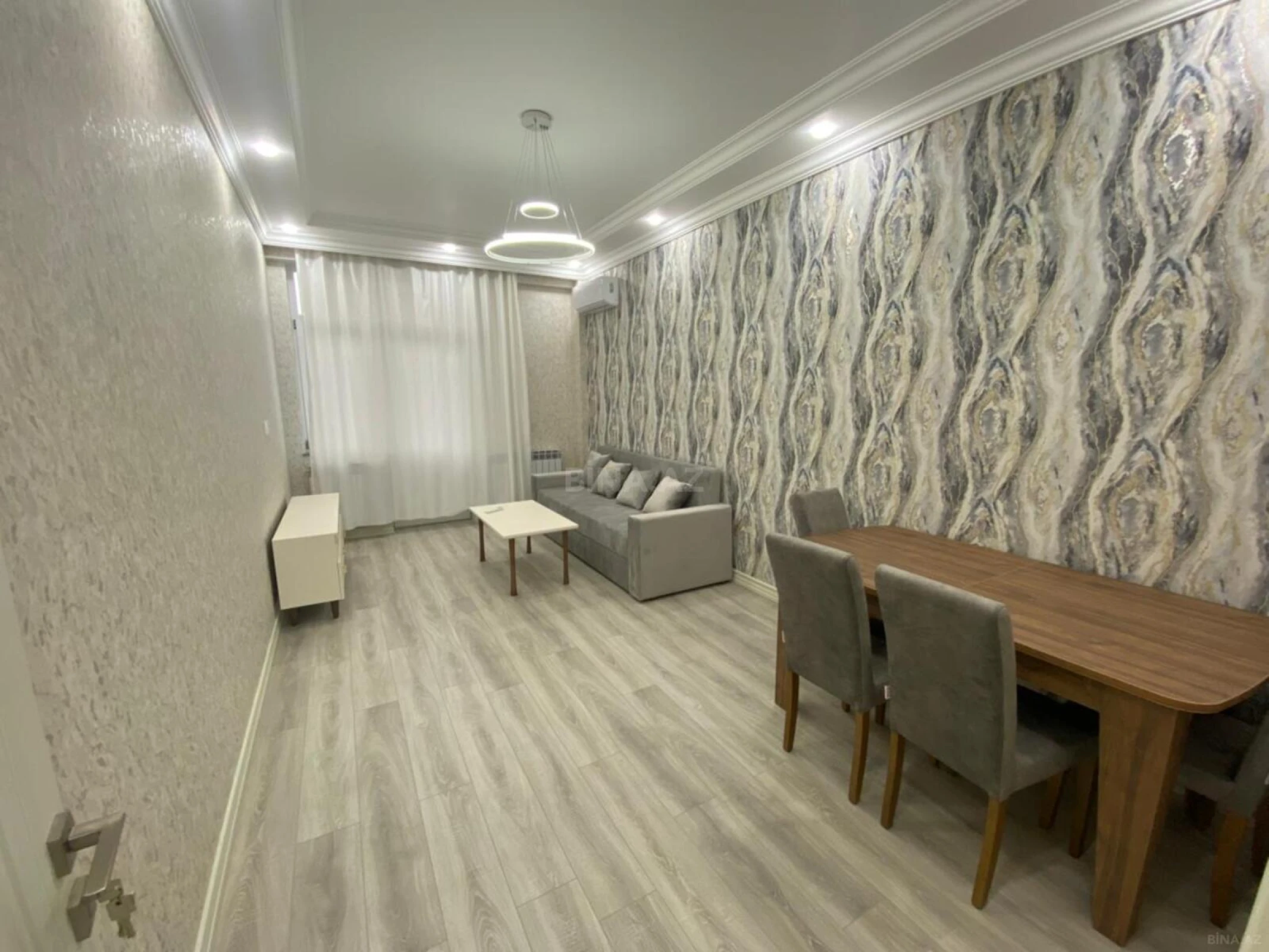 Kirayə verilir 2 otaqlı mənzil 100 m²