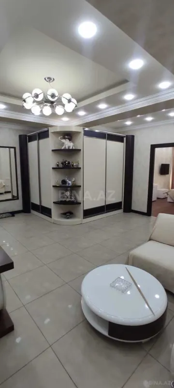 Kirayə verilir 3 otaqlı mənzil 130 m²