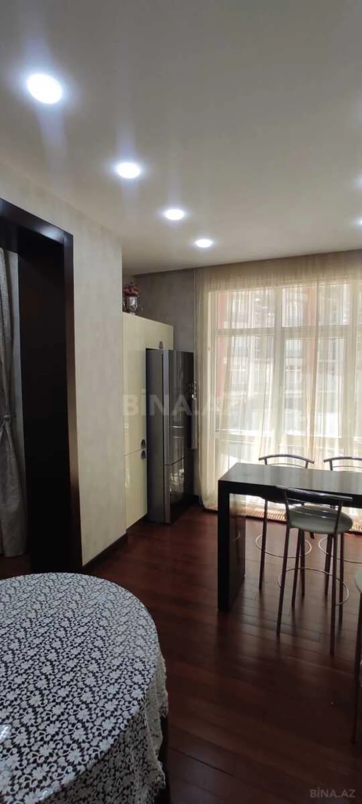 Kirayə verilir 3 otaqlı mənzil 130 m²