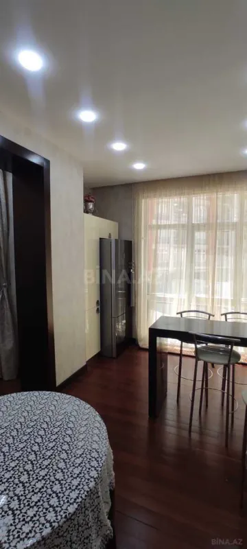 Kirayə verilir 3 otaqlı mənzil 130 m²