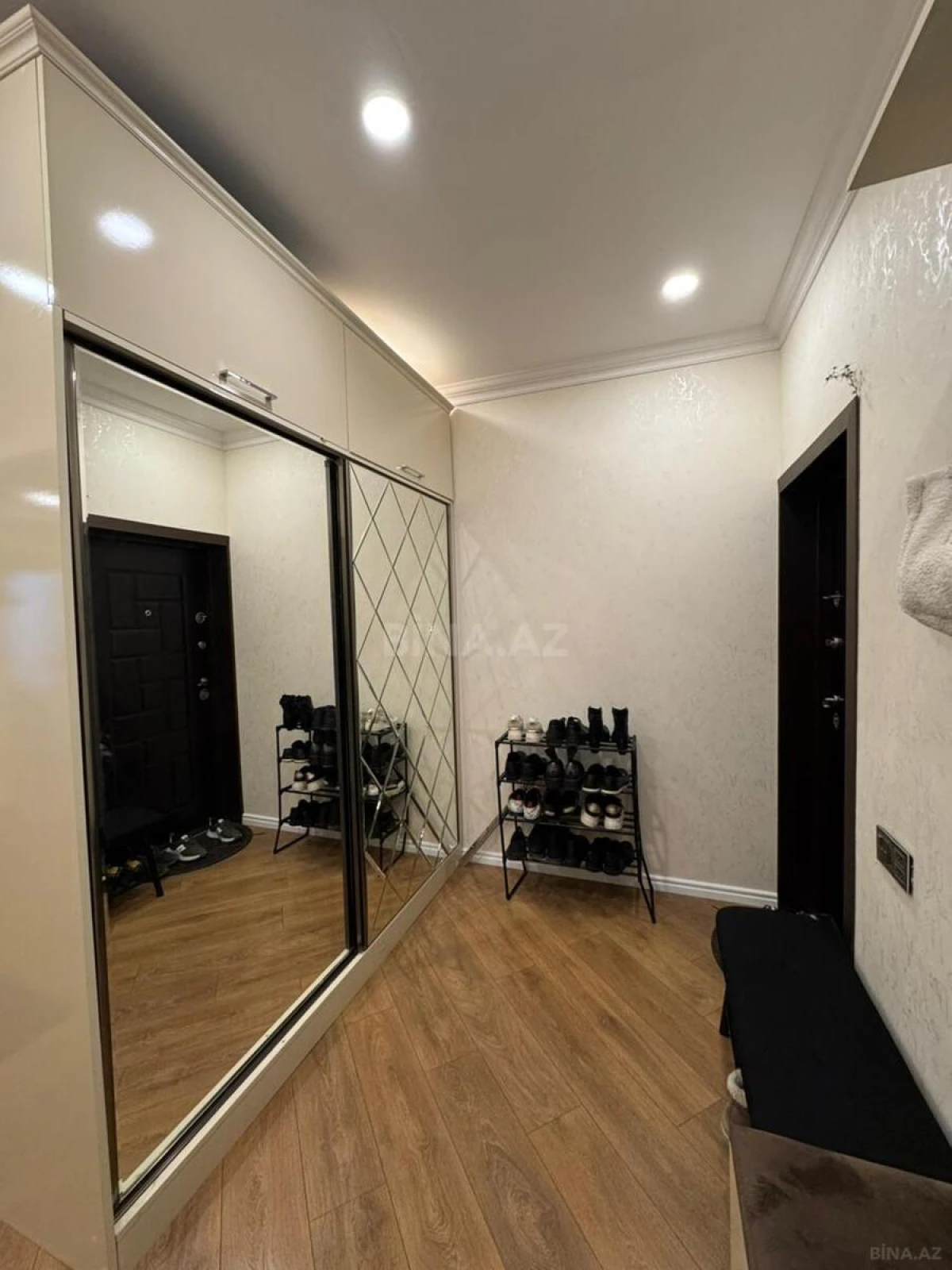 Satılır 2 otaqlı mənzil 96 m²