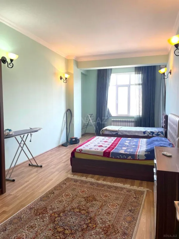 Satılır 2 otaqlı mənzil 140 m²