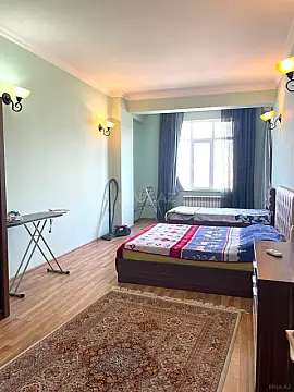 Satılır 2 otaqlı mənzil 140 m²