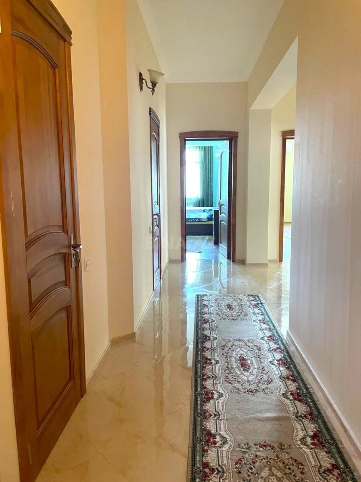 Satılır 2 otaqlı mənzil 140 m²