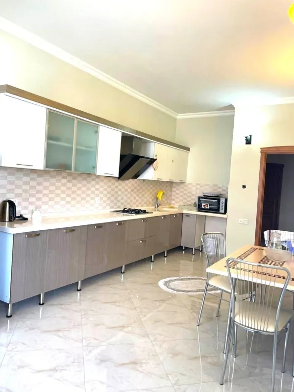 Satılır 2 otaqlı mənzil 140 m²