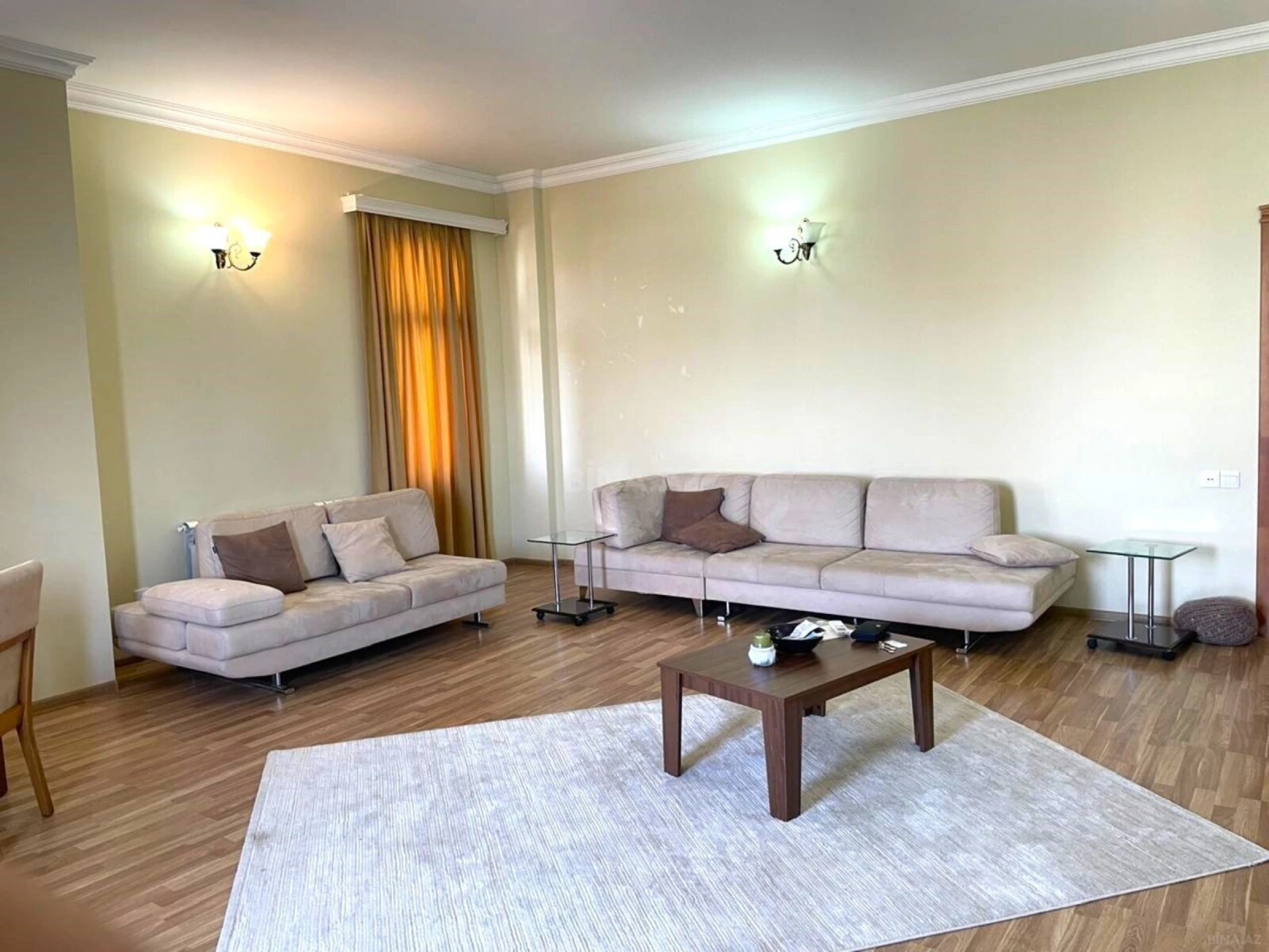 Satılır 2 otaqlı mənzil 140 m²