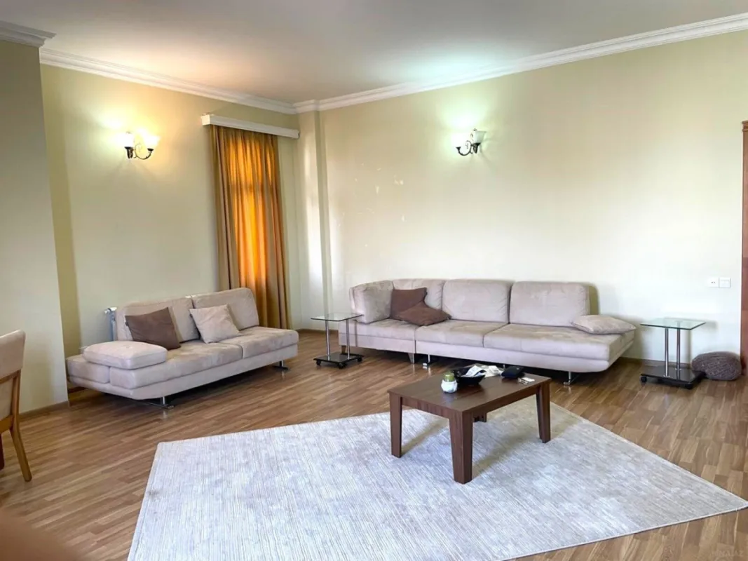 Satılır 2 otaqlı mənzil 140 m²